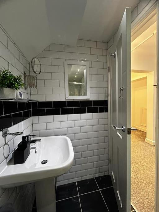 Lovely 5Br Home In Manchester. Close To The City Exterior photo